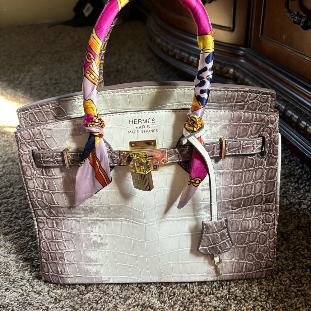 NWOT DESIGNER HANDBAG